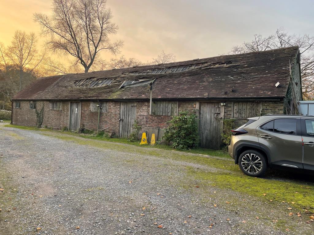 Lot: 24 - PART-POSSESSION INVESTMENT WITH POTENTIAL PRODUCING £20,820 PER ANNUM - Brick cowshed and driveway